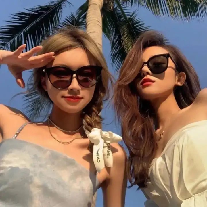 湖畔春晓封面